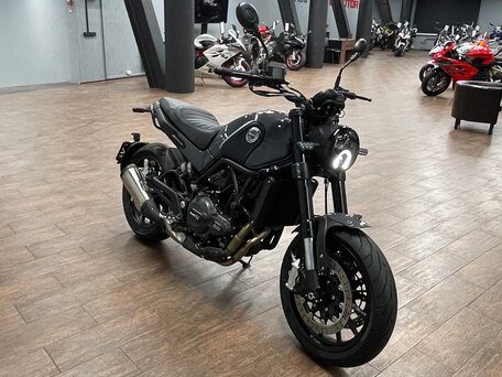 2026 Benelli Leoncino 500, серый, 620000 рублей, вид 4