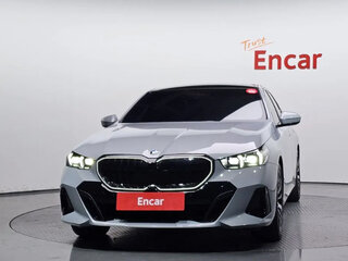 2025 BMW 5 серии 530i VIII (G60/G61/G68), серый, 8569000 рублей, вид 3