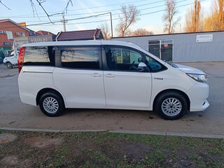 2015 Toyota Noah III (R80), белый, 2100000 рублей, вид 4