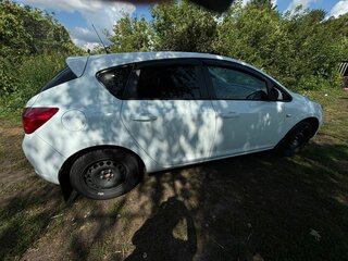 2011 Opel Astra J, белый, 550000 рублей, вид 4