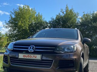 2013 Volkswagen Touareg II, коричневый, 2600000 рублей, вид 2