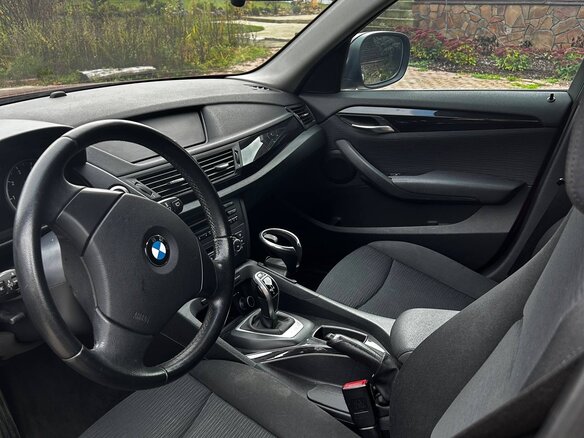2012 BMW X1 20i I (E84) Рестайлинг, красный, 1550000 рублей - вид 7