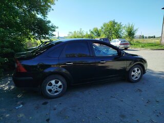 2010 Ford Focus II Рестайлинг, чёрный, 500000 рублей, вид 3