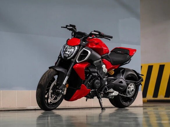 2023 Ducati Diavel V4, красный
