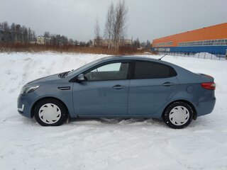 2013 Kia Rio 5-speed III, голубой, 650000 рублей, вид 5