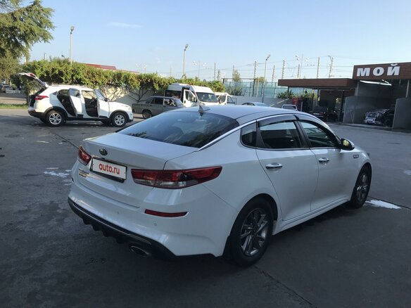 2019 Kia Optima IV Рестайлинг, белый, 2500000 рублей - вид 14