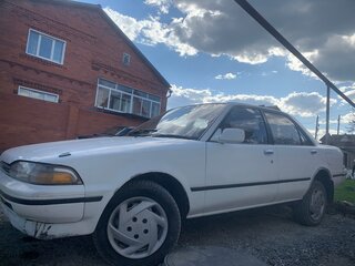 1989 Toyota Carina V (T170), белый, 320000 рублей, вид 2