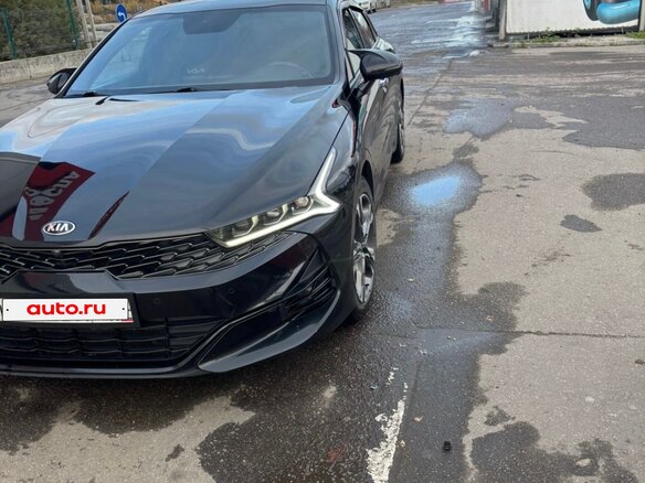 2021 Kia K5 III, чёрный, 2900000 рублей - вид 1