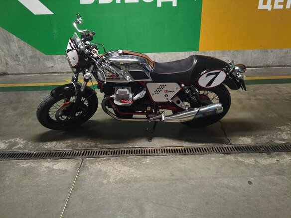 2012 Moto Guzzi V 7, серебристый, 400000 рублей