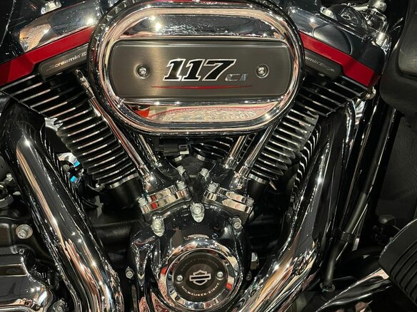 2020 Harley-Davidson CVO Tri Glide, чёрный, 7500000 рублей - вид 6