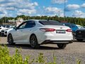 2021 Toyota Camry VIII (XV70) Рестайлинг, белый - вид 5