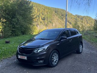 2017 Kia Rio III Рестайлинг, коричневый, 1200000 рублей, вид 2