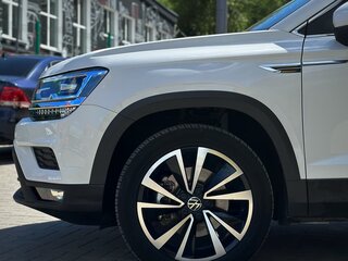 2023 Volkswagen Tharu I, белый, 1990000 рублей, вид 4