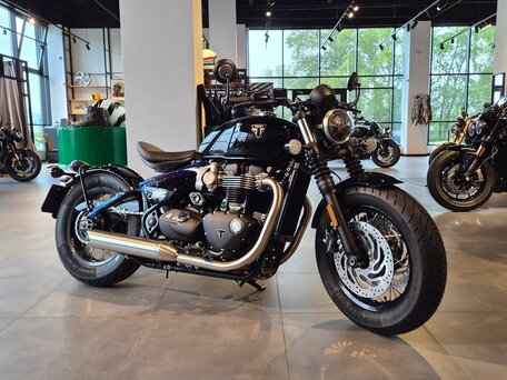 2026 Triumph Bonneville Bobber, чёрный, 2440000 рублей, вид 1