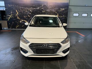 2018 Hyundai Solaris II, белый, 700000 рублей, вид 2