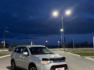 2014 Mitsubishi Outlander III Рестайлинг, серый, 1600000 рублей, вид 2