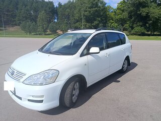 2004 Toyota Avensis Verso I Рестайлинг, белый, 573108 рублей, вид 2