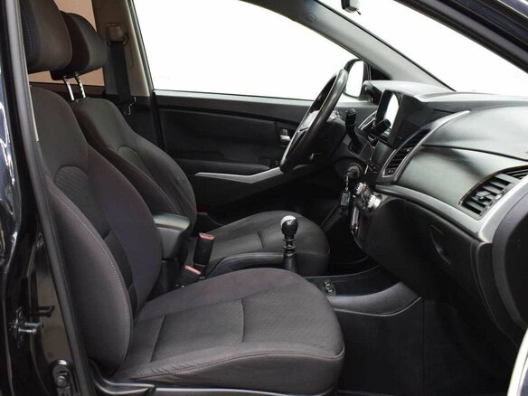 2014 SsangYong Actyon II Рестайлинг, чёрный, 1000000 рублей - вид 4