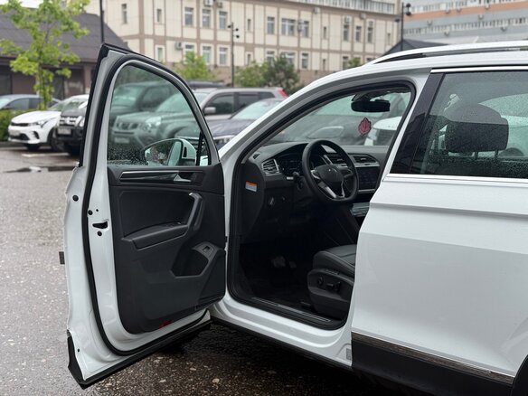 2023 Volkswagen Tiguan II Рестайлинг, белый, 3490000 рублей - вид 7