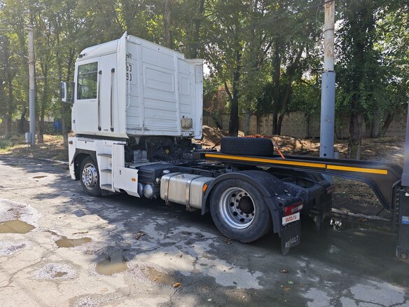 2003 Renault Magnum, белый, 2650000 рублей - вид 2