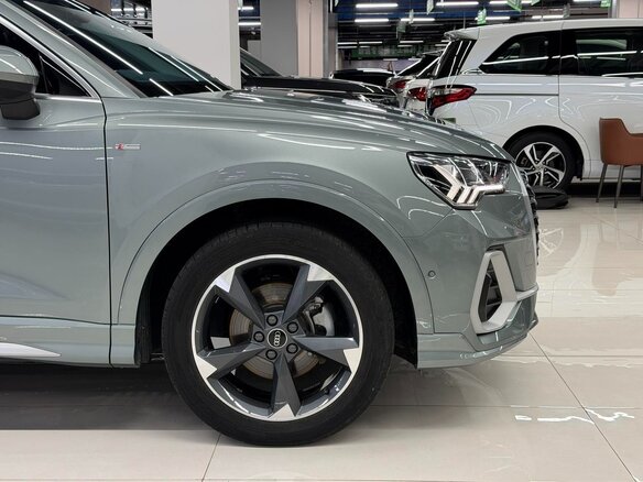 2023 Audi Q3 35 TFSI II (F3), серый, 2287000 рублей - вид 3
