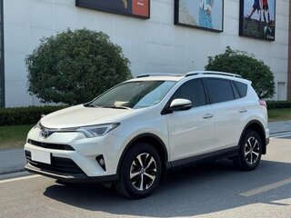 2017 Toyota RAV4 IV (XA40) Рестайлинг, белый, 2135000 рублей, вид 1