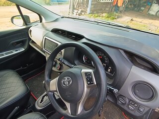2015 Toyota Vitz III (XP130) Рестайлинг, серый, 1000000 рублей, вид 2