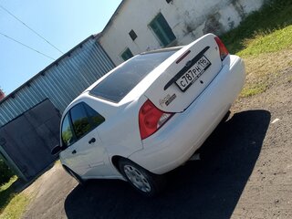 2000 Ford Focus I (North America), белый, 250000 рублей, вид 5