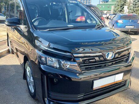 2017 Toyota Voxy III (R80) Рестайлинг, чёрный, 1790000 рублей, вид 1