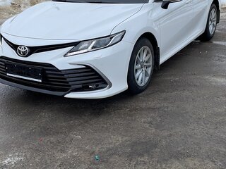 2022 Toyota Camry VIII (XV70) Рестайлинг, белый, 3600000 рублей, вид 1
