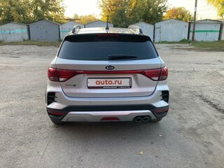 2021 Kia Rio X IV Рестайлинг, серебристый, 1800000 рублей, вид 4