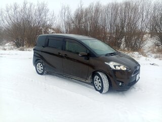 2015 Toyota Sienta II, коричневый, 1180000 рублей, вид 2