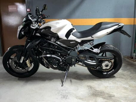 2012 MV Agusta Brutale 920, белый, 600000 рублей, вид 1