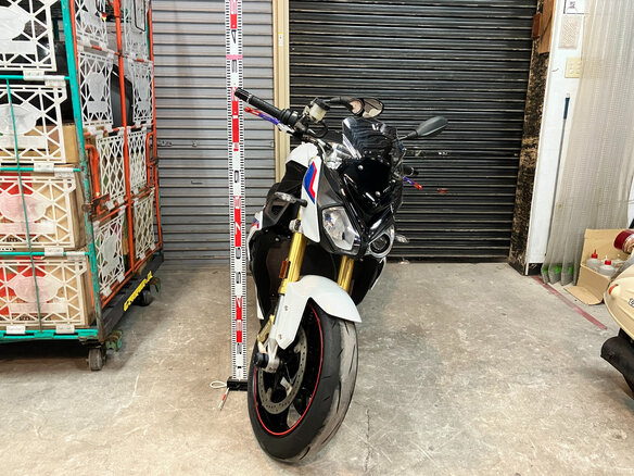 2017 BMW S 1000 R, белый, 1090000 рублей - вид 2