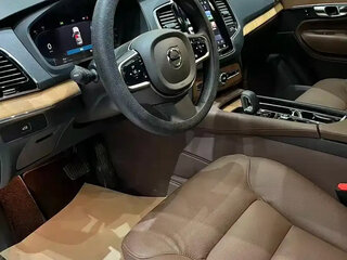 2025 Volvo XC90 B6 II Рестайлинг 2, чёрный, 8794290 рублей, вид 4