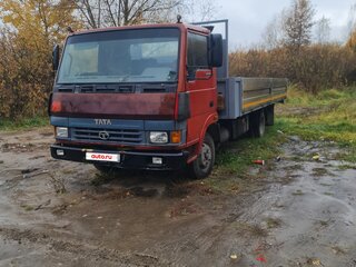 2010 TATA 613, красный, 850000 рублей, вид 1