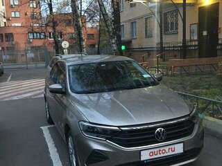 2021 Volkswagen Polo VI, бежевый, 1800000 рублей, вид 2
