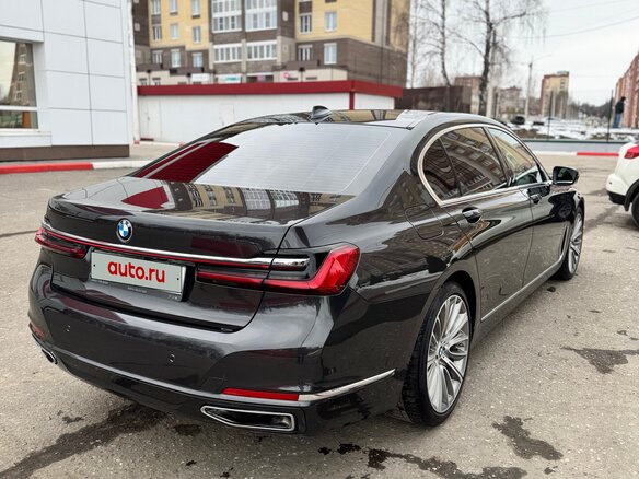 2019 BMW 7 серии Long 730Ld xDrive VI (G11/G12) Рестайлинг, серый, 5000000 рублей - вид 3