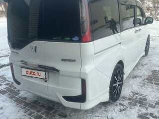 2015 Honda Stepwgn V, белый, 2250000 рублей, вид 4
