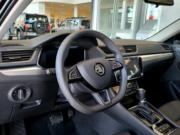 2025 Skoda Superb III Рестайлинг, чёрный - вид 17