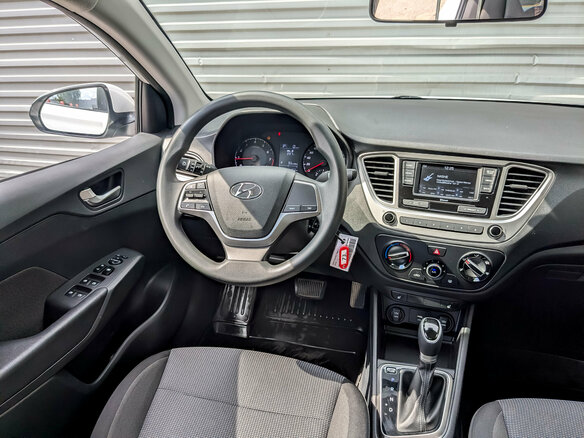 2022 Hyundai Solaris II Рестайлинг, белый, 1565000 рублей - вид 25