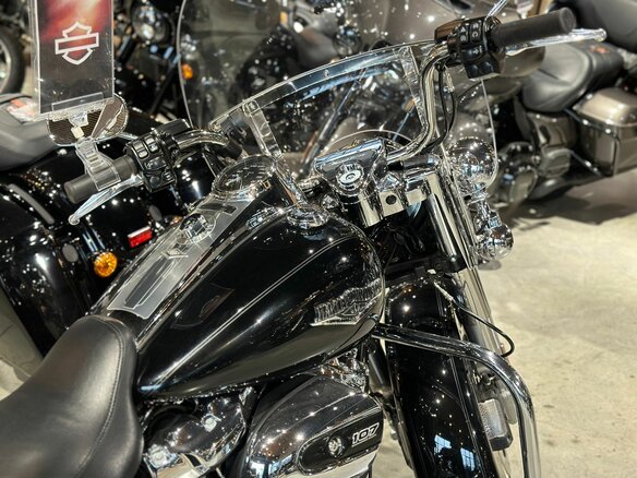 2018 Harley-Davidson Road King, чёрный, 2400000 рублей - вид 5