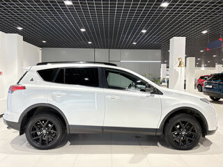 2019 Toyota RAV4 IV (XA40) Рестайлинг, белый, 2328000 рублей, вид 4