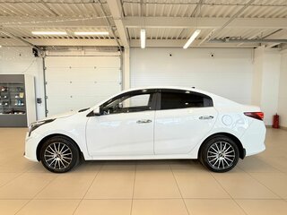 2021 Kia Rio IV Рестайлинг, белый, 1499000 рублей, вид 3