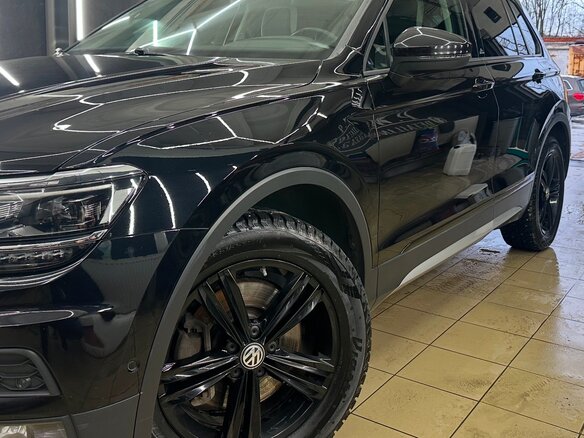 2019 Volkswagen Tiguan II, чёрный, 2950000 рублей - вид 25