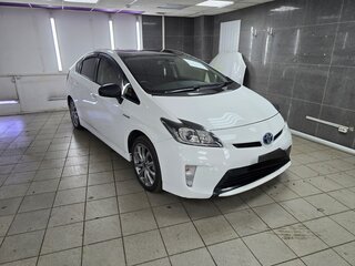 2012 Toyota Prius III Рестайлинг (XW30), белый, 1200000 рублей, вид 3