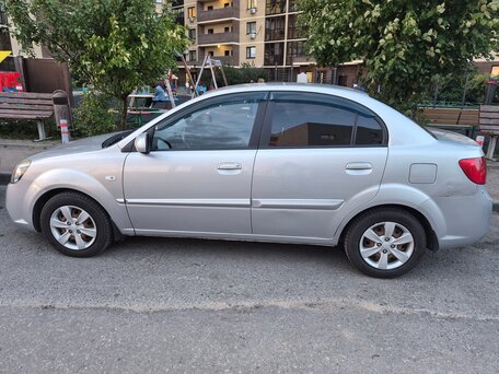 2011 Kia Rio II Рестайлинг, серый, 550000 рублей, вид 5