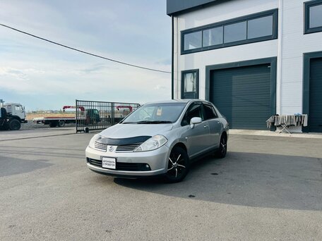 Nissan Tiida I