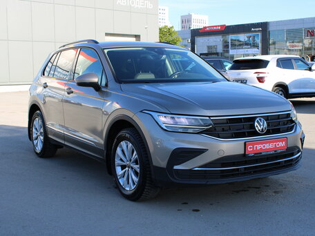 2020 Volkswagen Tiguan II Рестайлинг, коричневый, 2369000 рублей, вид 3