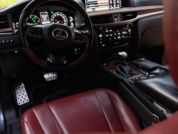 2016 Lexus LX 570 III Рестайлинг 2, серый, 7500000 рублей - вид 8